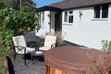 Remarkable 1 Bed Cottage In Chester