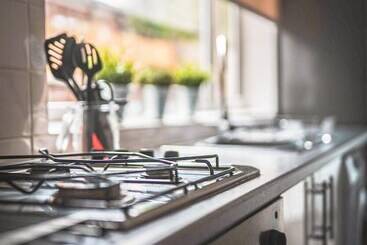 اقامتگاه Comfortable 3 Bed House In Coventry