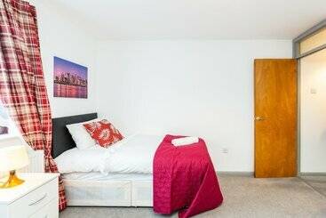 اقامتگاه Cosy 2 Bed House! Dagenham! Free Parking