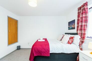 اقامتگاه Cosy 2 Bed House! Dagenham! Free Parking