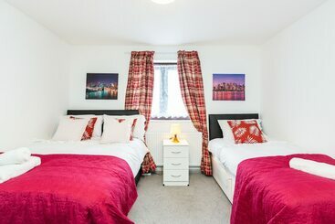 اقامتگاه Cosy 2 Bed House! Dagenham! Free Parking