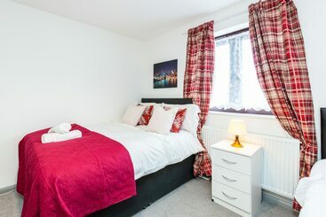 اقامتگاه Cosy 2 Bed House! Dagenham! Free Parking