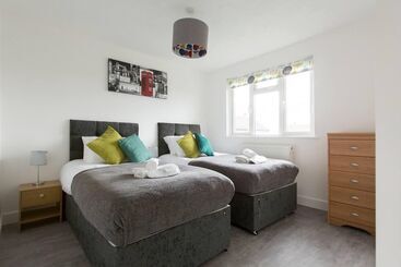 اقامتگاه Immaculate 2 Bed House In Dartford