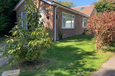 اقامتگاه Immaculate 2 Bed House In High Wycombe Hp14