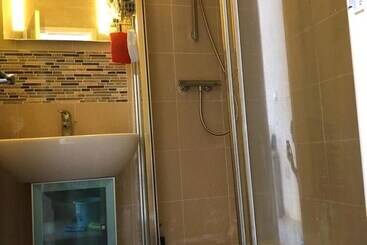اقامتگاه Immaculate 2 Bed House In High Wycombe Hp14