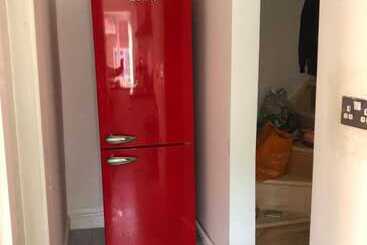 اقامتگاه Immaculate 2 Bed House In High Wycombe Hp14