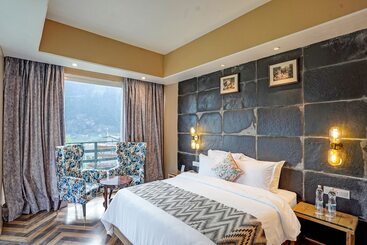 استراحتگاه Naturevilas Sarovar Premiere Manali