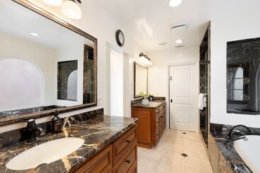 Shoreline By Avantstay Spectacular Beachfront Home W/ Fire Pit, Spa & Pool Table