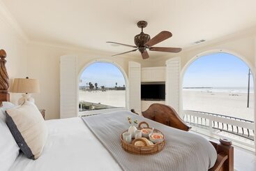Shoreline By Avantstay Spectacular Beachfront Home W/ Fire Pit, Spa & Pool Table