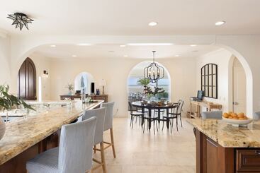 Shoreline By Avantstay Spectacular Beachfront Home W/ Fire Pit, Spa & Pool Table