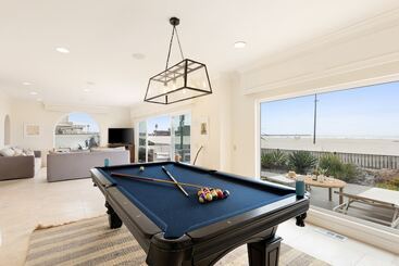 Shoreline By Avantstay Spectacular Beachfront Home W/ Fire Pit, Spa & Pool Table