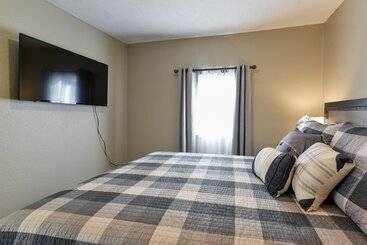 Stay N Play   Downtown Branson   Free Trolley Or Walk To All The Fun!!