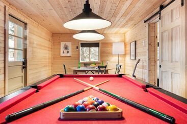 Сельский дом Sugar Cove By Avantstay Cabin By The River! W/ Hot Tub, Pool Table & Guest House!
