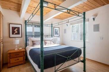 Hartwood By Avantstay Cozy Big Bear Abode W/ Spacious Deck & Stone Fireplace