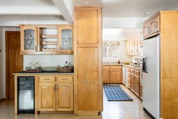 Hartwood By Avantstay Cozy Big Bear Abode W/ Spacious Deck & Stone Fireplace
