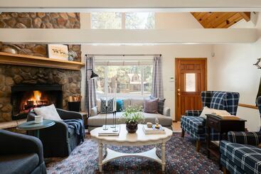 Hartwood By Avantstay Cozy Big Bear Abode W/ Spacious Deck & Stone Fireplace
