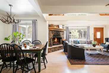 Hartwood By Avantstay Cozy Big Bear Abode W/ Spacious Deck & Stone Fireplace
