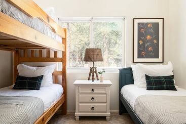 Hartwood By Avantstay Cozy Big Bear Abode W/ Spacious Deck & Stone Fireplace