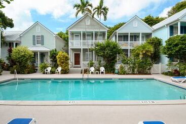 Tumi S Time Out By Avantstay Heart Of Old Town W/ Shared Pool Month Long Stays Only