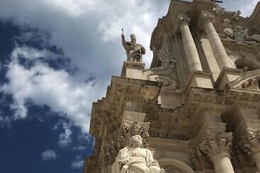 تختخواب و صبحانه Casapiuholidaysicilia   Adults Only