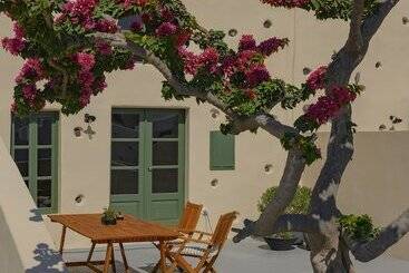 تختخواب و صبحانه Elements Cave Suites