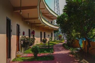 בית מלון כפרי Corbett Ambience Resort