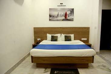 هتل Nisha Nest