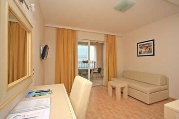 Aparthotel Natalia Podgora