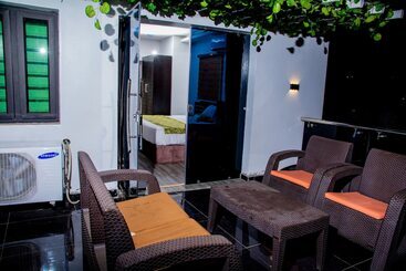 هتل Whitevill Hospitality And Homes