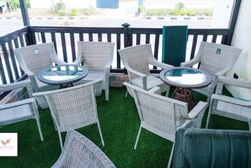 هتل Whitevill Hospitality And Homes