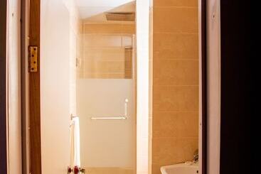 هتل Whitevill Hospitality And Homes