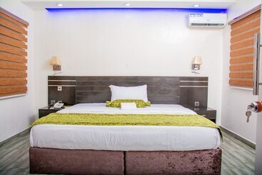 هتل Whitevill Hospitality And Homes
