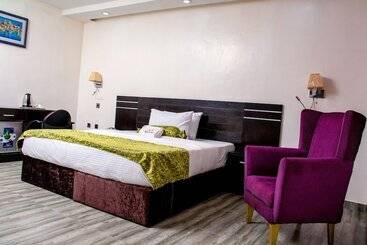 هتل Whitevill Hospitality And Homes