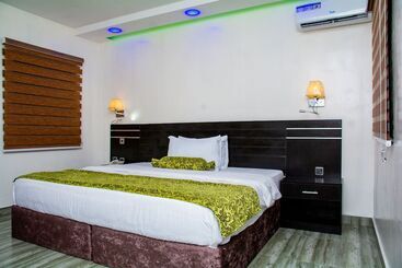 هتل Whitevill Hospitality And Homes