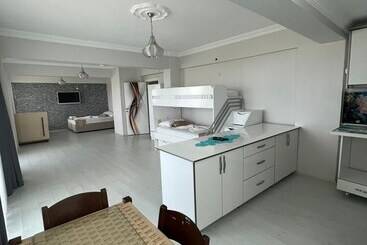 Li̇mon Otel Kiyiköy