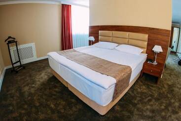 Osh Grand Hotel Chavo