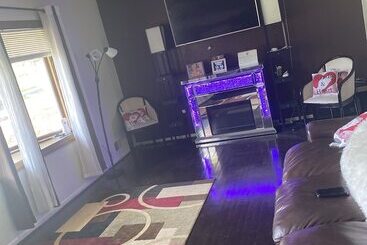 پانسیون Akeem S  Guest House