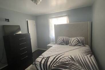 پانسیون Akeem S  Guest House