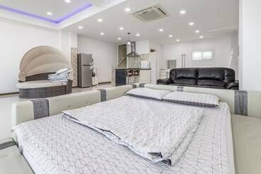 پانسیون Pohang 0.1 Poolvilla