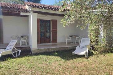 هتل آپارتمان Repose Olive Grove Roda