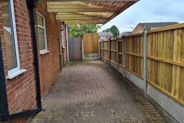 اقامتگاه Immaculate 3 Bed House With Free Parking In Bolton