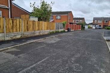 اقامتگاه Immaculate 3 Bed House With Free Parking In Bolton