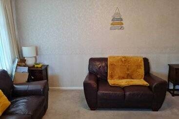 اقامتگاه Immaculate 3 Bed House With Free Parking In Bolton