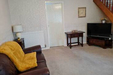 اقامتگاه Immaculate 3 Bed House With Free Parking In Bolton