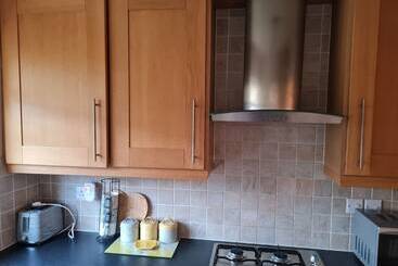 اقامتگاه Immaculate 3 Bed House With Free Parking In Bolton