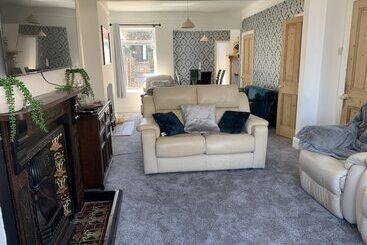 اقامتگاه Inviting 3 Bed House In Lowestoft Near The Beach