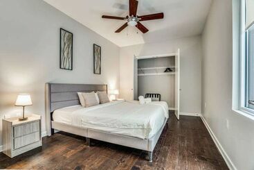 Stunning 2br 2ba W/sky Pool Lounge Cozysuites