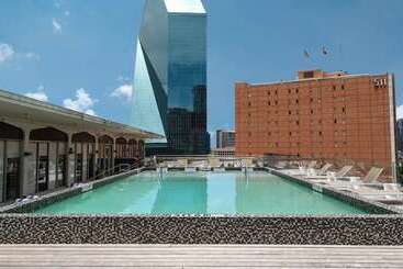 Stunning 2br 2ba W/sky Pool Lounge Cozysuites