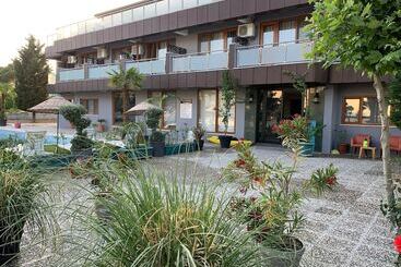 Akcay Zeytin Otel