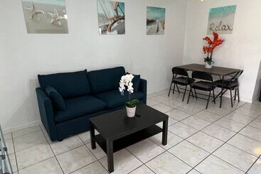 هاستل Hallandale Beach Motel With Free Parking And Full Kitchen ! No Extra Fees! Accepting Cash!